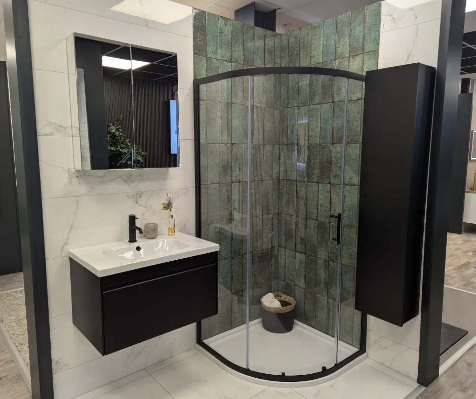 Striking Green Feature Wall with Elegant White Marble